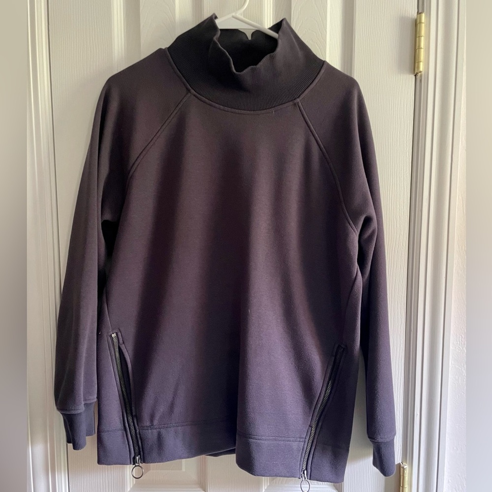 Athleta size M funnel neck sweatshirt